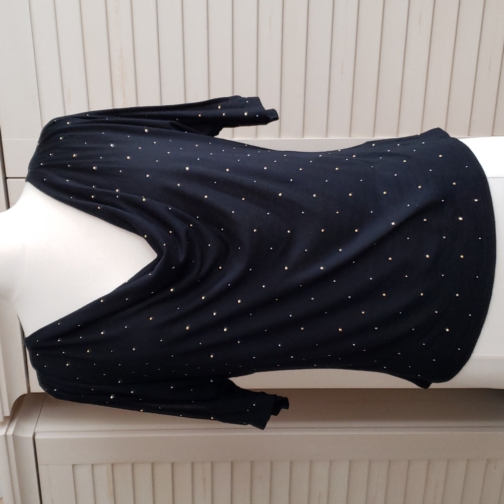 Cold-shoulder, draped neck top